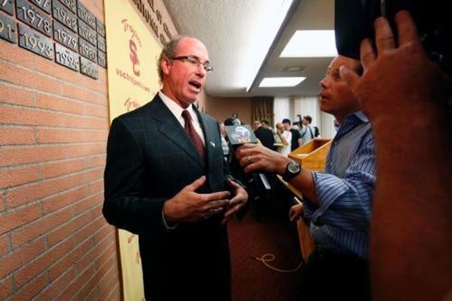 Even USC&#39;s Student-Athlete-Hangers-On Getting In Trouble