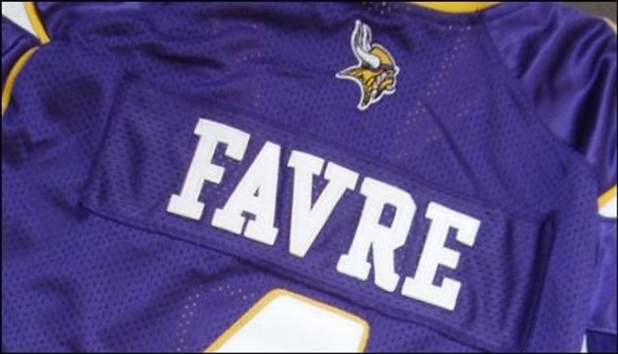 Favre&#39;s Success Tears NFC North Apart