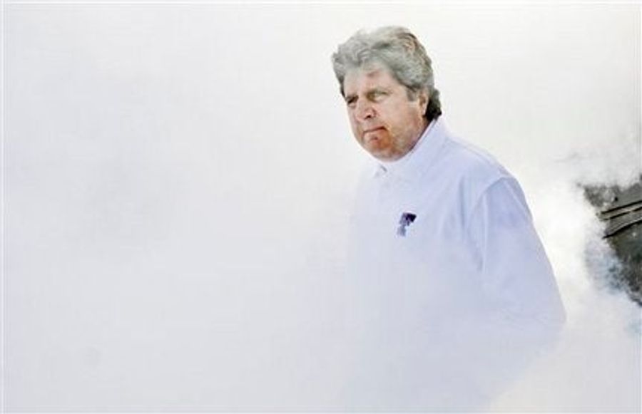 Mike Leach Saga Slowly Morphing Into An Outtake From <em>Rio Bravo</em>