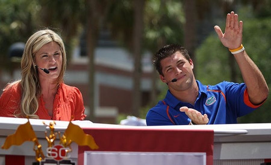 Tim Tebow&#39;s Mom Helped Erin Andrews Through Her Peephole Ordeal
