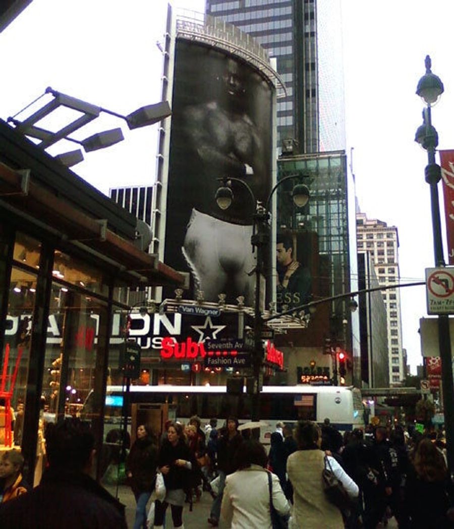 Adrian Peterson's Crotch Welcomes You To New York