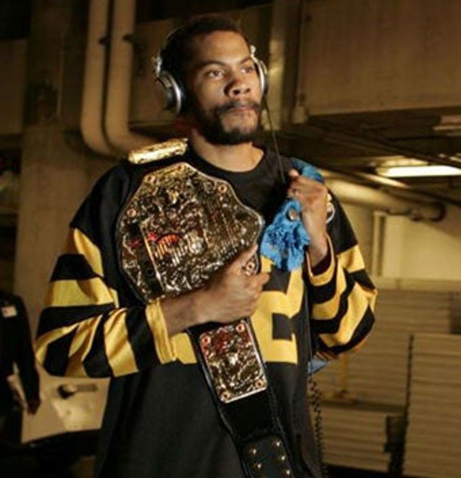 Rasheed Wallace Never Goes Anywhere Without His Extra Prosthetic Leg
