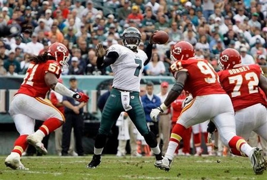 NFL Roundup: Hey, Look Who's Back