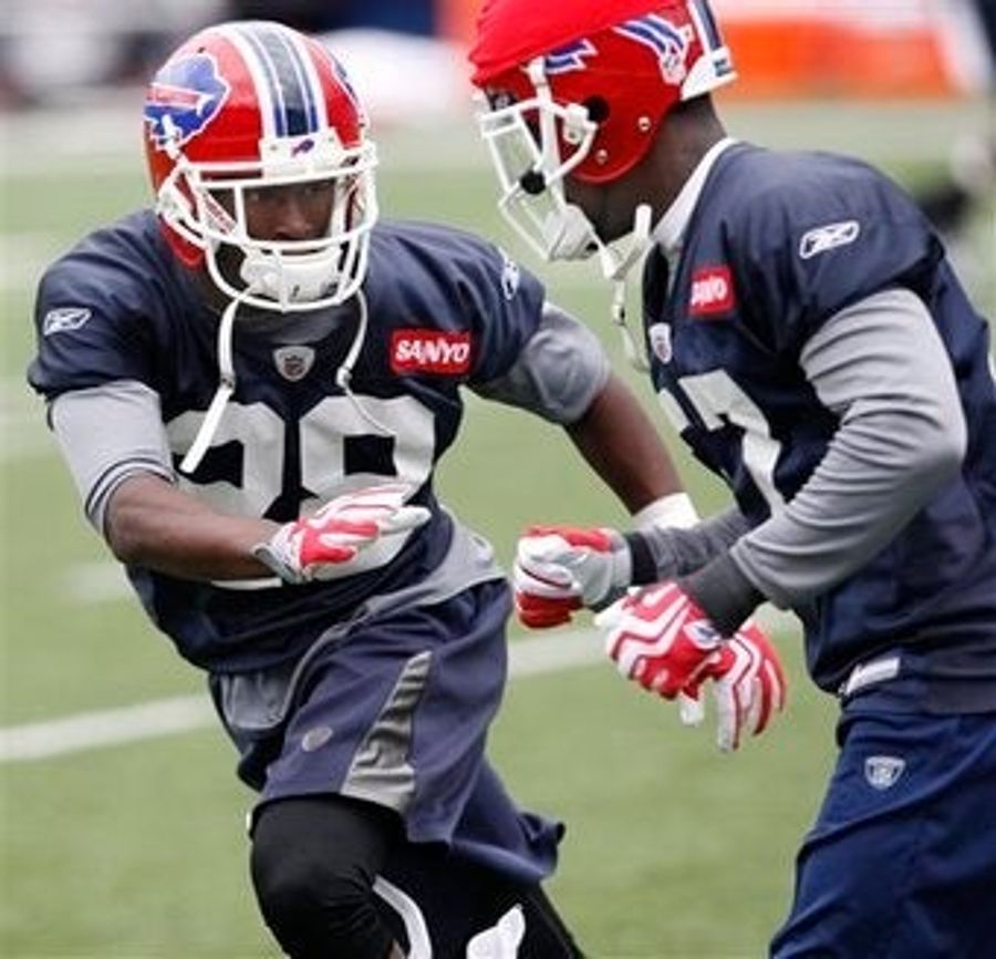 Leodis McKelvin Forgives Teens For Unauthorized Yard Work
