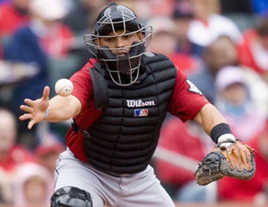 Rangers Welcome Ivan Rodriguez Back Into Their Pudgy Arms