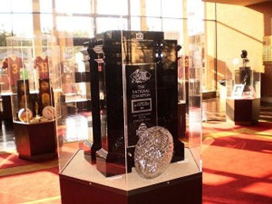 USC&#39;s Trophy Department Drops The Ball