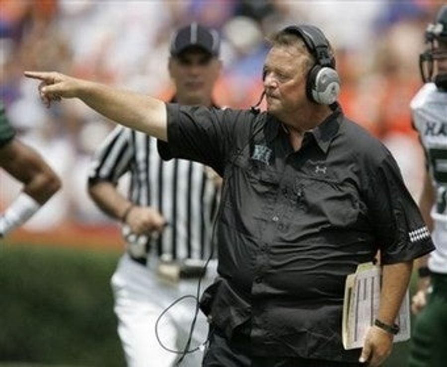Hawaii Coach Apologizes For Accusing Notre Dame Of Gayness During Dance Routine
