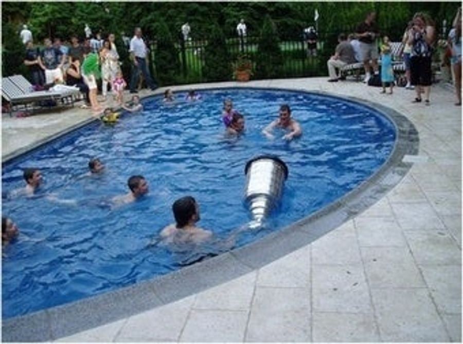 One Fan Who Wasn&#39;t Invited To Super Mario&#39;s Pool Party