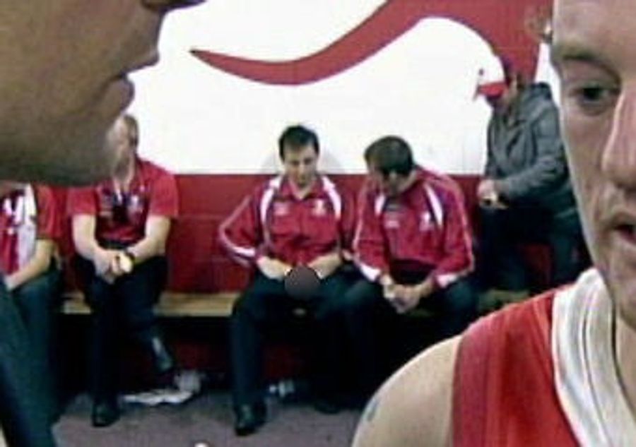 Australian Rules Football Finds Its Visanthe Shiancoe