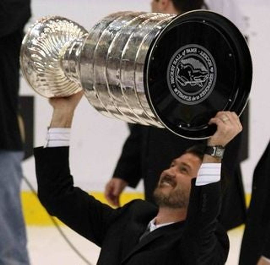 Hockey Insanely Popular (For Just One Night)