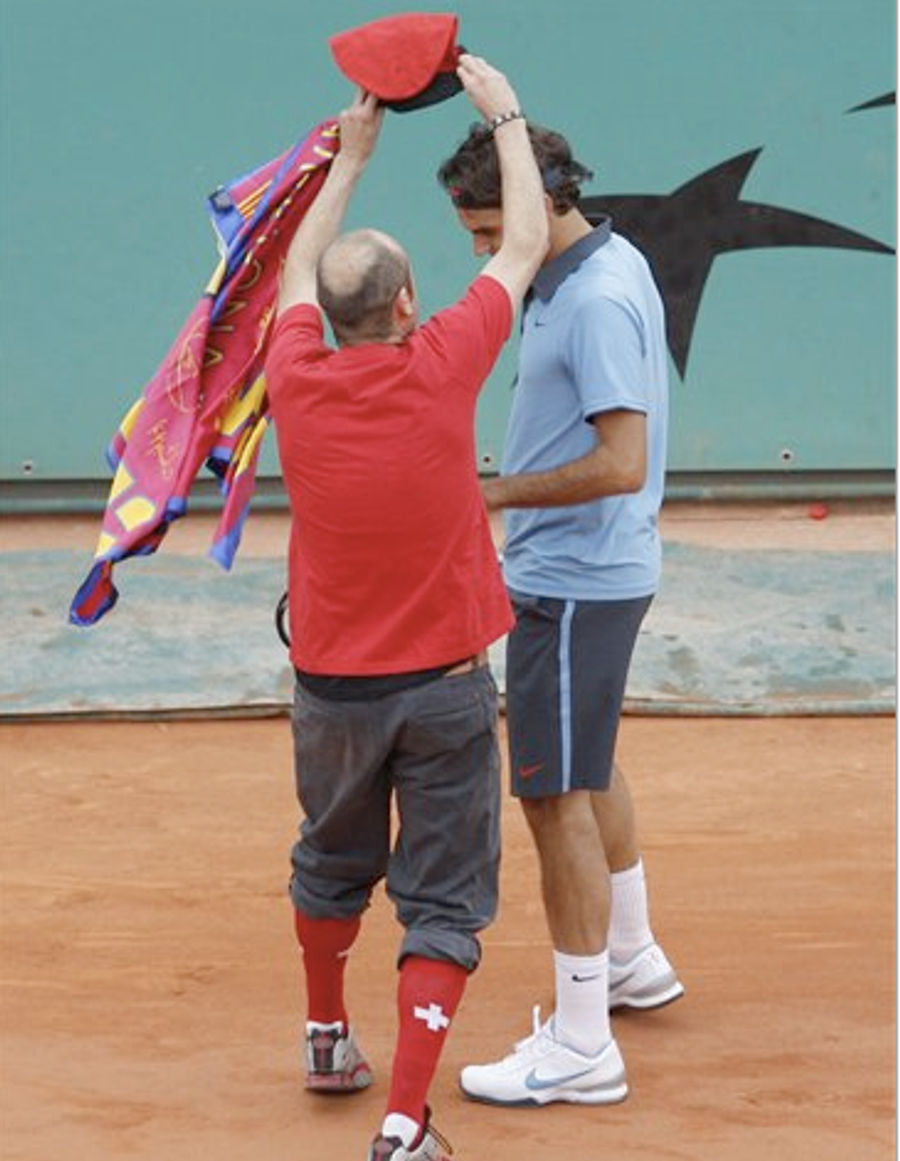 Barca Loon Attempts To Rattle Federer With Annoying Flag-To-The-Face Taunt