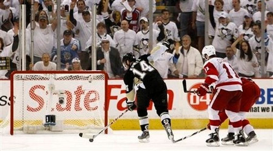 Red Wings Show Their Age, Penguins Show Them The Door