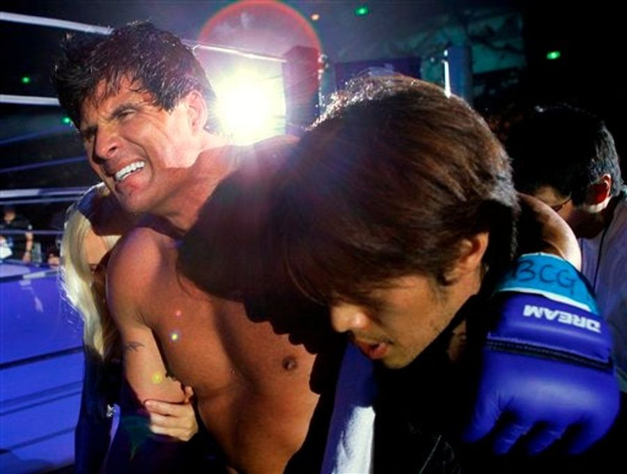 Who Wants To Watch Jose Canseco Get Beat Up?