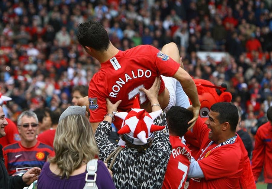 Manchester United Secures Third Straight Premier League Title