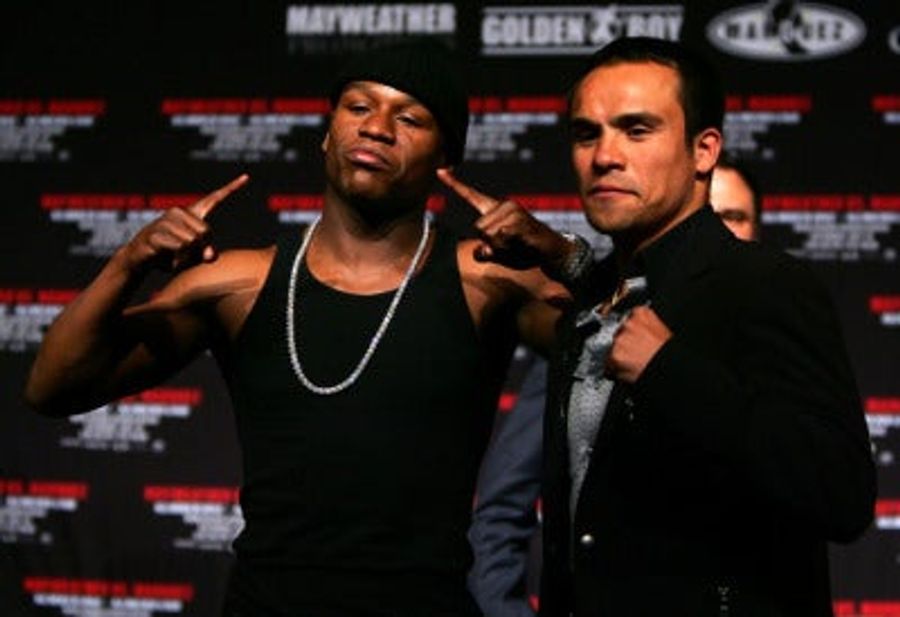 Mayweather Knows How to Upstage a Fight