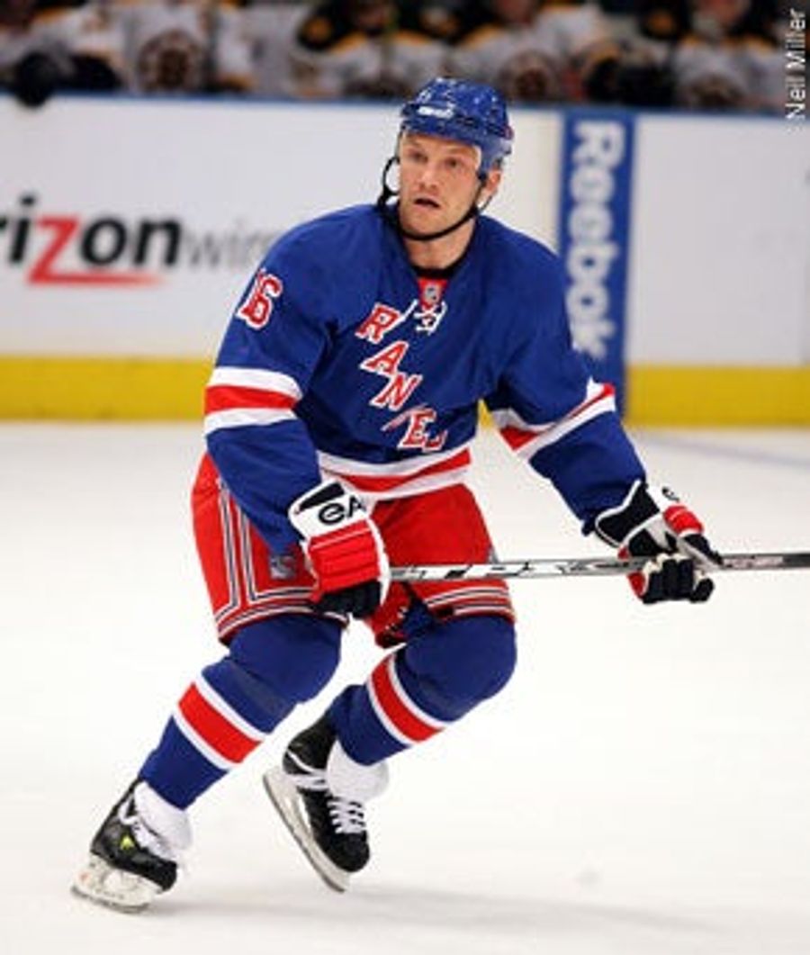 Sean Avery Makes Himself Useful Again