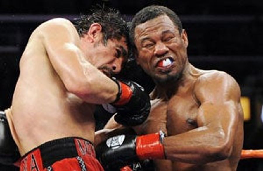 Antonio Margarito Accused Of Illegal Hands To The Face