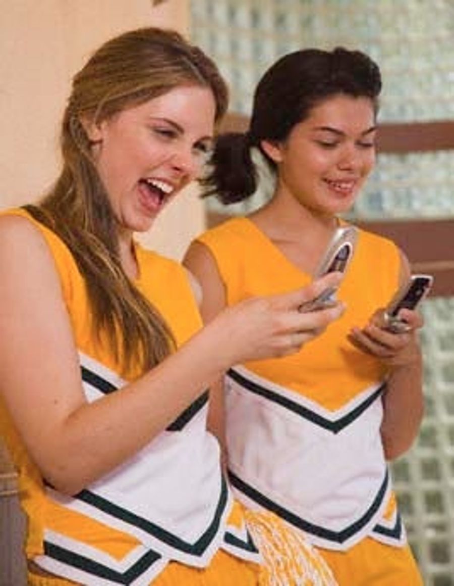 Cheerleaders Won&#39;t Stop Posing Nude For Cell Phone Photos