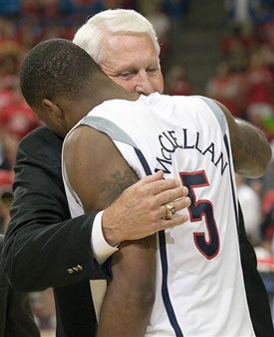 Arizona Basketball Is Kind Of A Mess Right Now