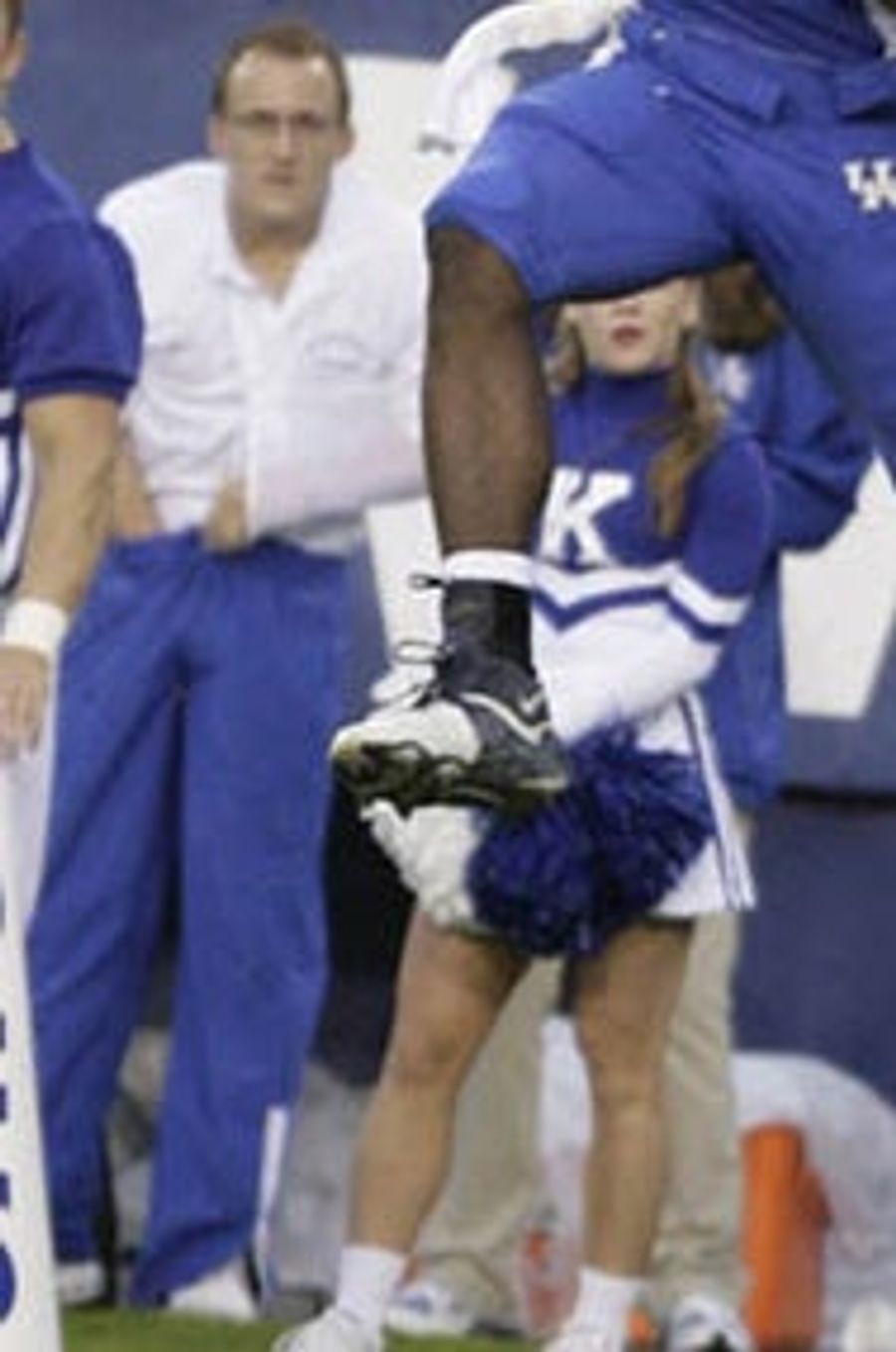 Week In Deadspin: Gotta Support The Team!