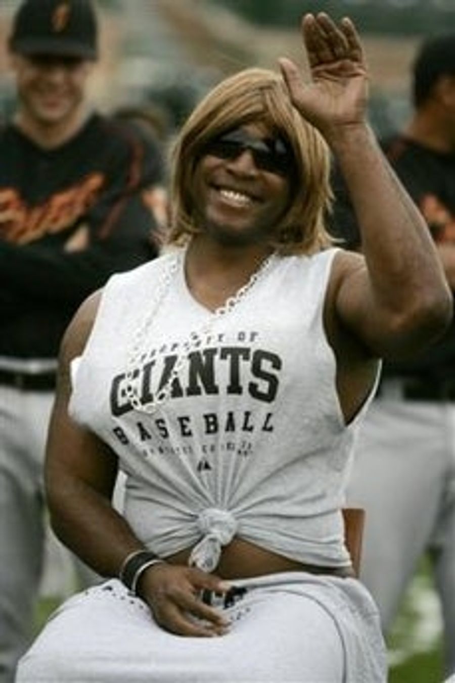 Your Friday Cross Dressing/She-Male Roundup