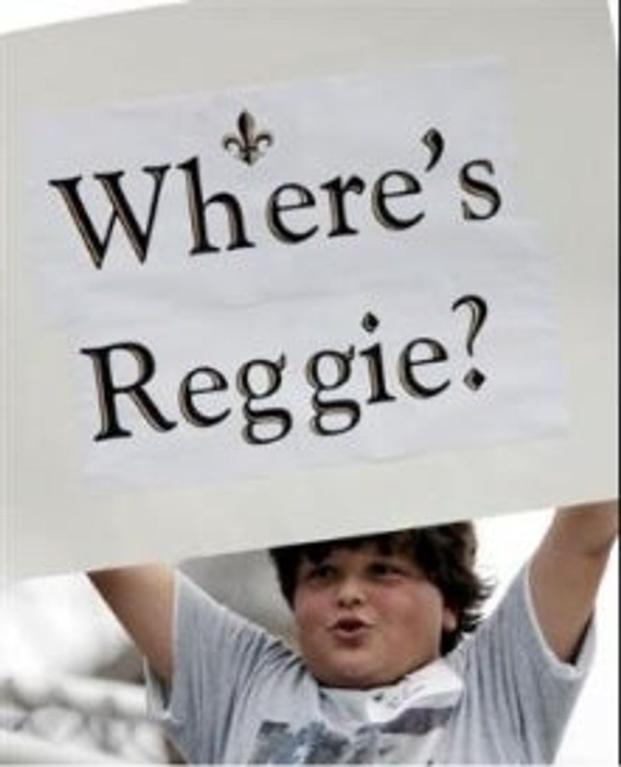 Reggie Bush Finally Gives In To Fans With Lame Signs