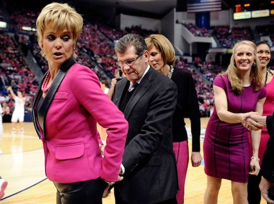 Why Is Geno Auriemma Tapping Baylor Coach Kim Mulkey's Ass In This Photo?