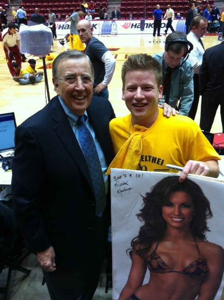&quot;She&#39;s A 10!&quot;: Brent Musburger Signs Poster Of Katherine Webb