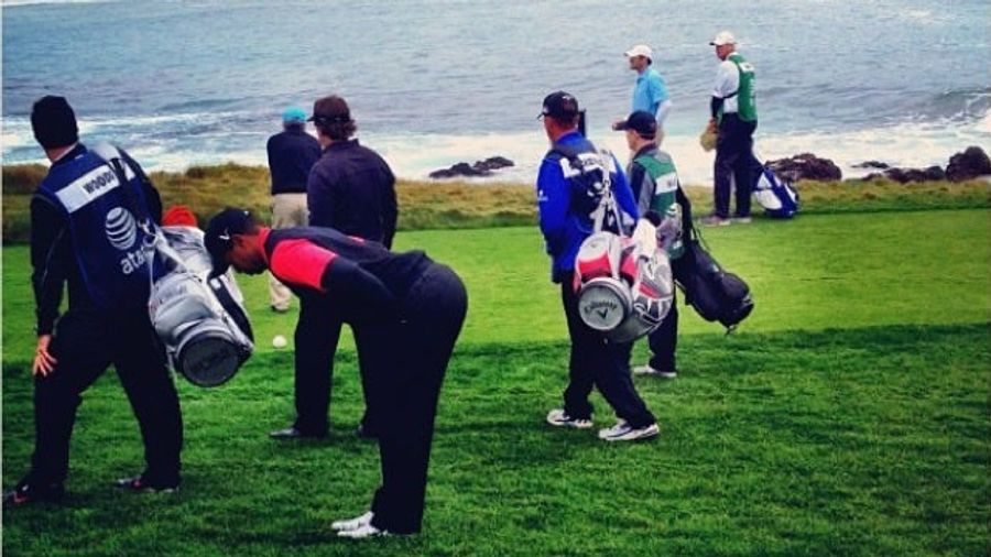 Tiger Woods Shows That Ass That He Owns