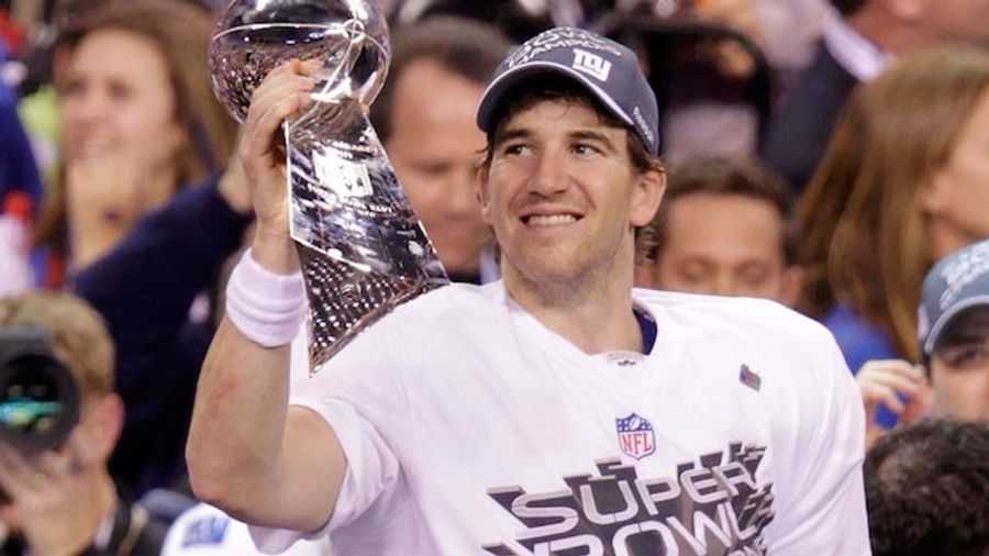 Eli Manning: Stop Wearing T-Shirts Over Your Shoulder Pads