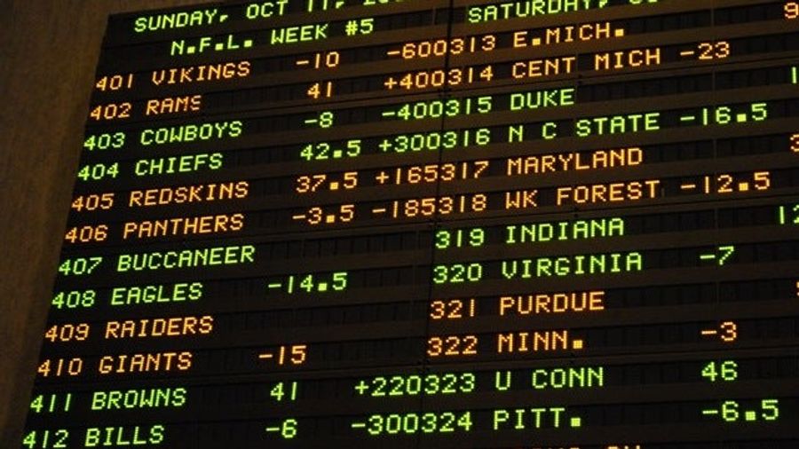 Grading The NFL Pundits: Yahoo's Mike Silver Is The Best, And ESPN's Adam Schefter Is The Worst