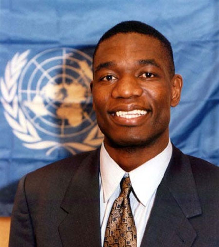 Turns Out That African Fellow Running A Gold-For-Sale Scam Was Dikembe Mutombo