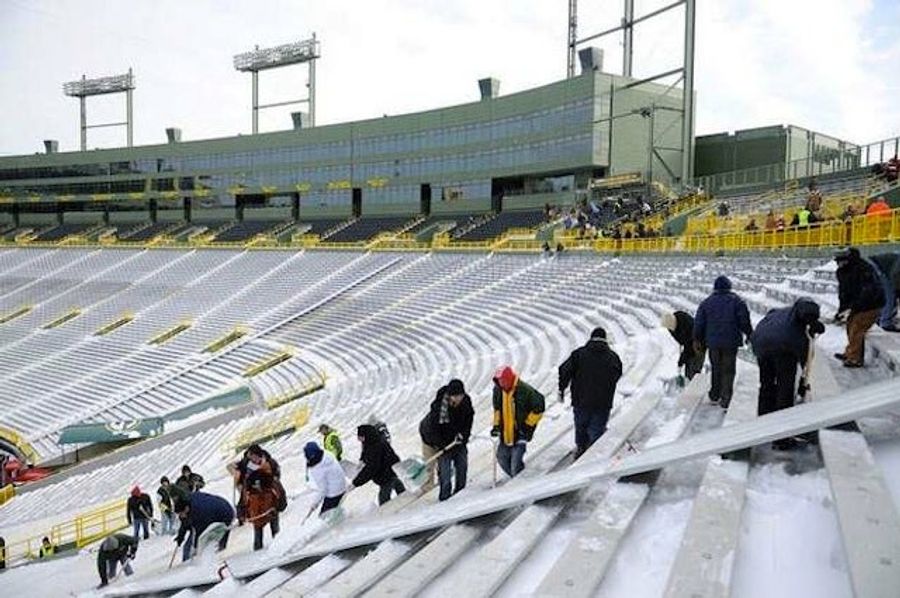 Hundreds Of Packers Fans/Day Laborers Line Up To Shovel Lambeau Field
