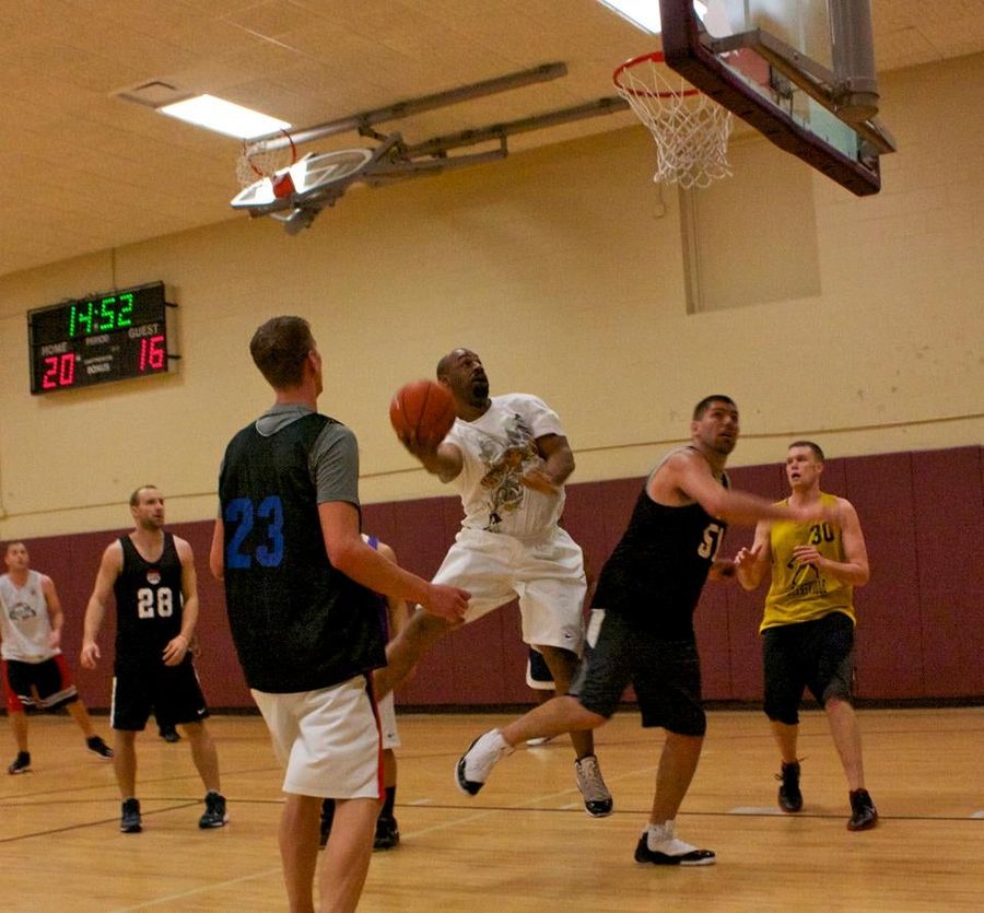 Donovan McNabb Makes Triumphant Minnesota Rec League Hoops Debut