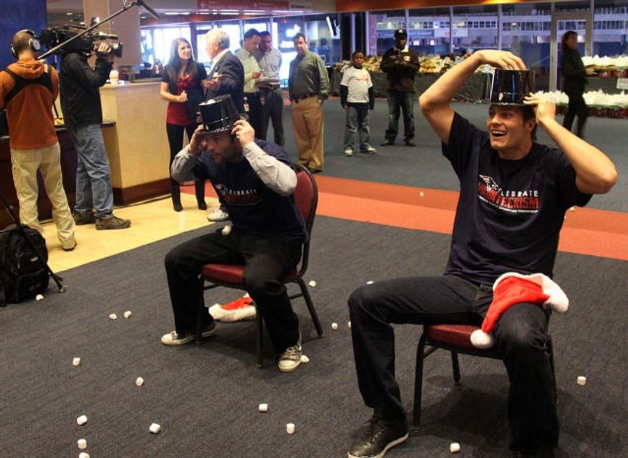 Tom Brady Smiling, Colts Winning, Packers Losing, And Other Inexplicable Things: Your Sunday NFL Roundup