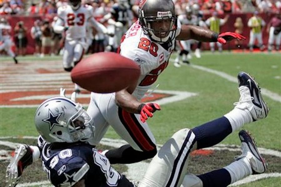 Cowboys At Buccaneers: Your Saturday Night Football Open Thread