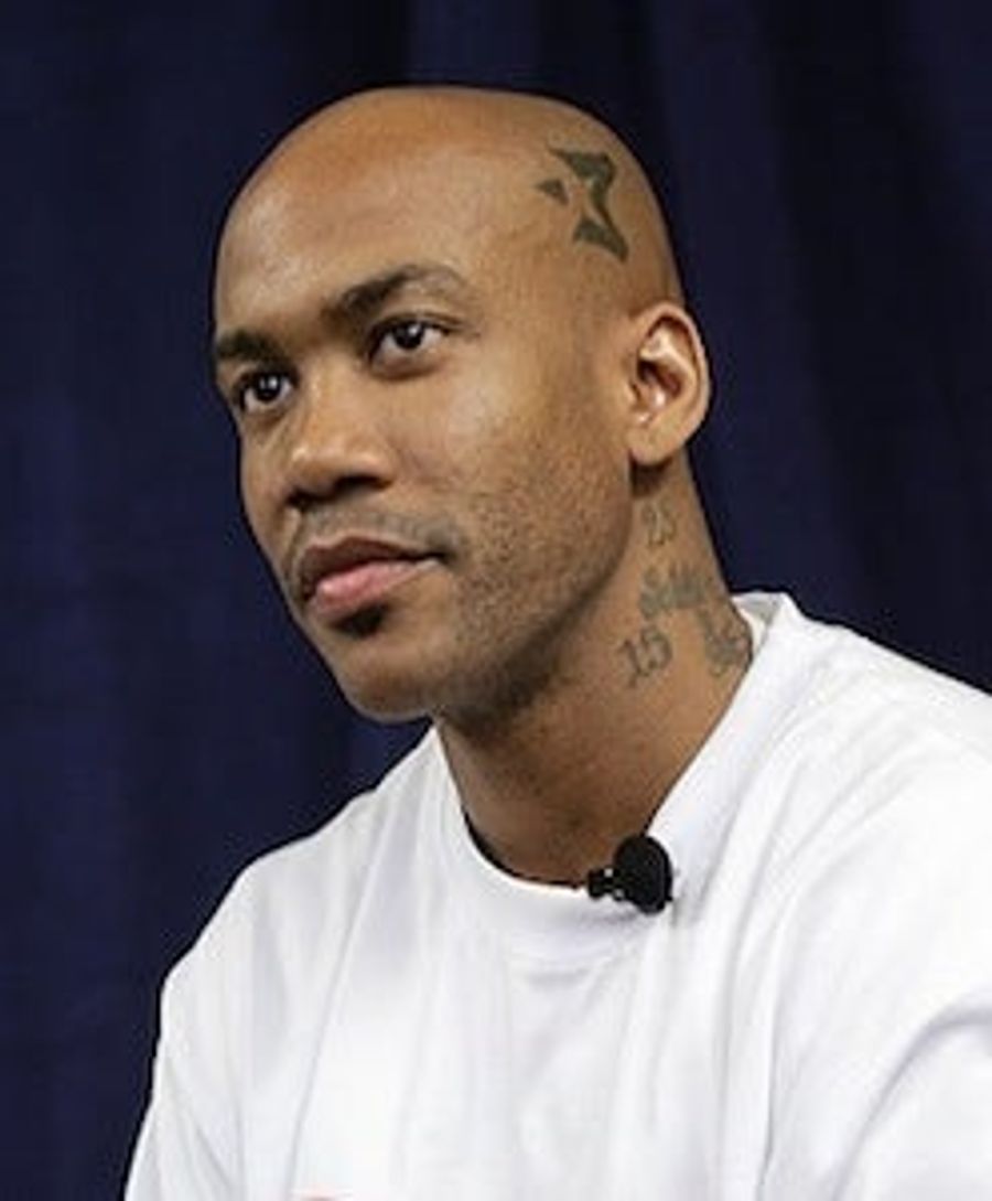 Stephon Marbury Does His Own Laundry In China