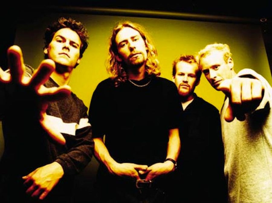 Atlanta Braves Reliever Burns Nickelback On Twitter And Nickelback Fires Back