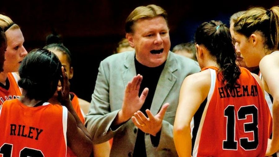 Oklahoma State&#39;s Head Women&#39;s Basketball Coach And Assistant Die In Plane Crash