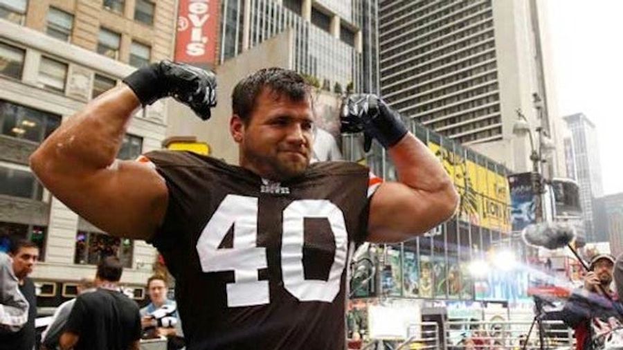 Peyton Hillis Can't Get On The Field And He Sure As Hell Can't Sweet-Talk The Ladies