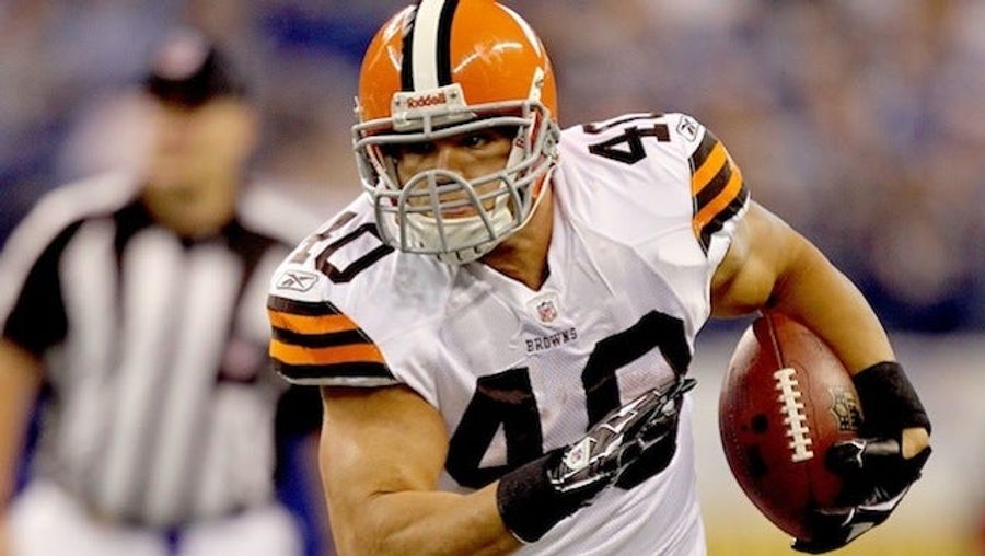 Peyton Hillis Is Sorry He Crushed The Spirits Of 50 Children On Halloween, But It Wasn't All His Fault