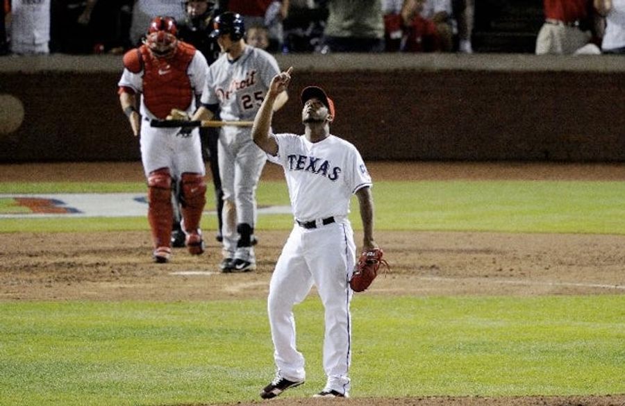 Your Rangers-Tigers ALCS Game Two Open Thread