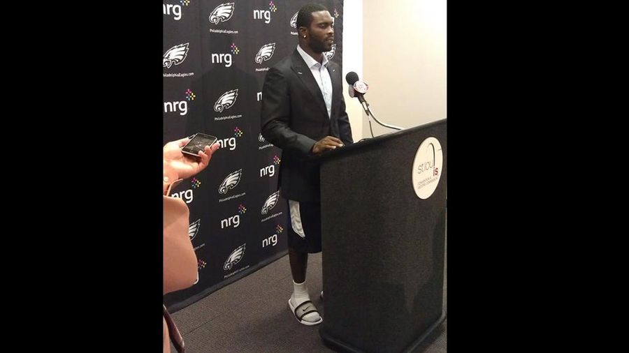 If There Is One Man Who Can Pull Off Socks, Sandals, And A Blazer, It&#39;s Probably Michael Vick