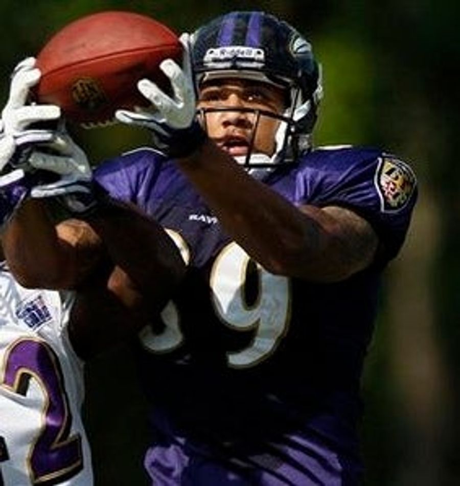 Ravens Rookie Breaks Up Knife Fight At Five Guys Burgers, West Coasters Say In-N-Out Knife Fights Are Better