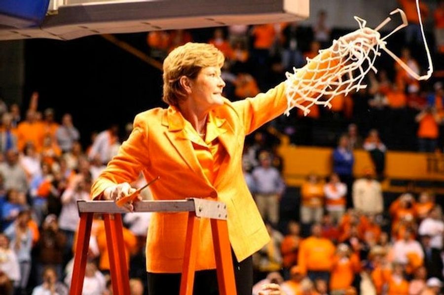 Pat Summitt Diagnosed With Dementia, Will Still Coach This Season (Updated With Summitt&#39;s Taped Statement)