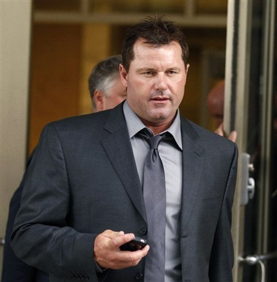 Roger Clemens Handed Out Some Souvenirs At His Trial