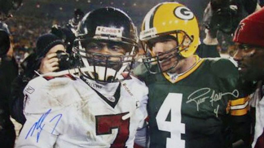 Mike Vick Tweets That He'd Be Honored To Have Favre Back Him Up, Then Tweet Disappears