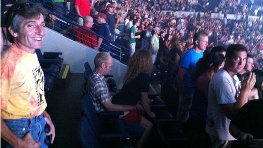 Dry-Hump On, Good Mötley Crüe-Lovin&#39; People Of Nashville