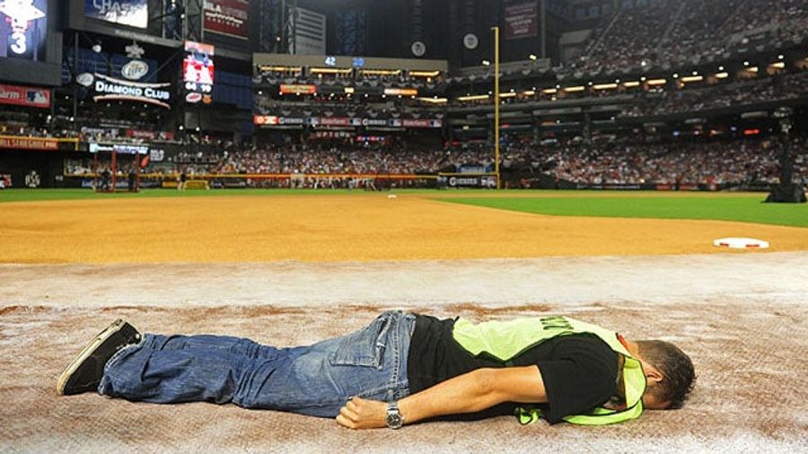 Now Photographers Working The Home Run Derby Are Planking Too