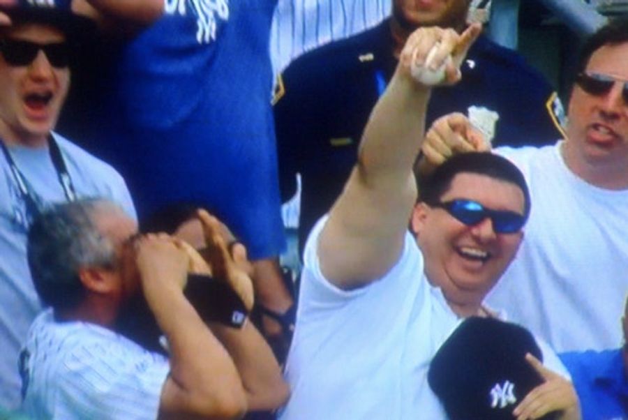 Deadspin I-Team: Who&#39;s That Guy Who Stands To Make Some Coin Off Of Jeter&#39;s 3,000th Hit? (UPDATED)